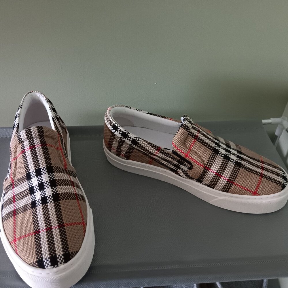 Brand New Never worn Authentic Burberry Thompson check espadrilles size 39.5